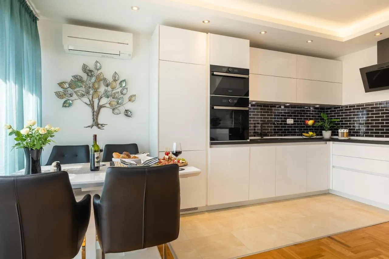 Apartment Tikvarin, Kastel Kambelovac Каштела