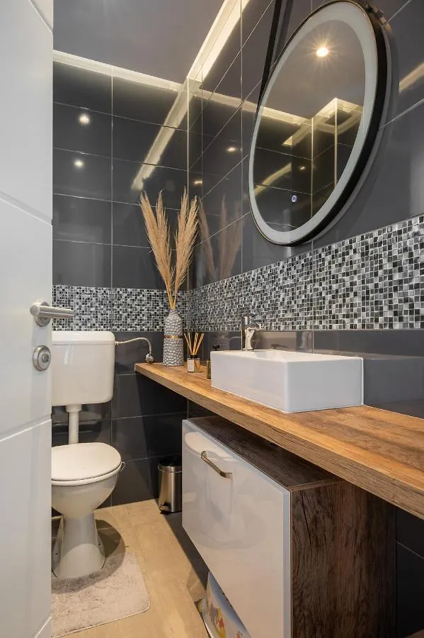 Apartment Tikvarin, Kastel Kambelovac Каштела 0*,