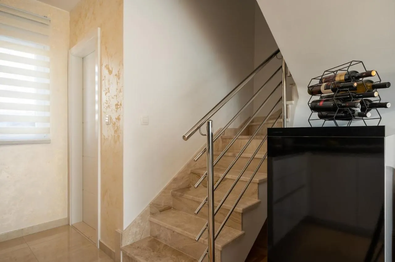 Apartment Tikvarin, Kastel Kambelovac Каштела Хорватия