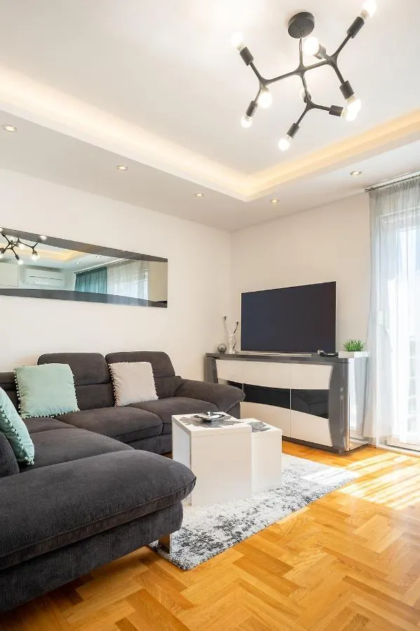 Apartment Tikvarin, Kastel Kambelovac Kastela 0*,  Croatia
